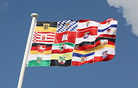 Flagge, die alle Flaggen der deutschen Bundesländer beinhaltet