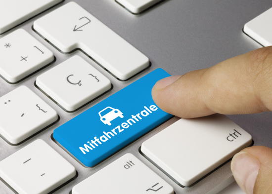 Mitfahrzentrale als Taste auf der Computertastatur