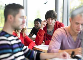 Studierende im Seminarraum