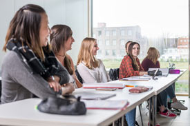 Studentinnen im Seminar