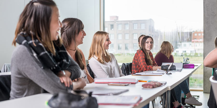 Studentinnen im Seminar