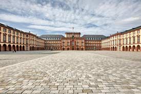 Schloss Mannheim mit Ehrenhof