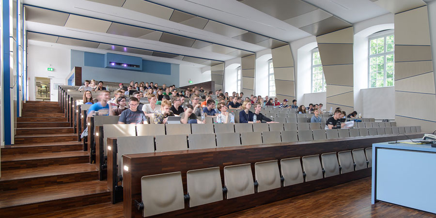 Studierende der Uni Mannheim in der Vorlesung