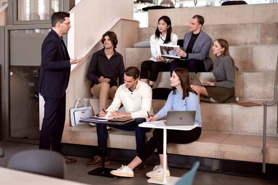 Studenten mit Dozent