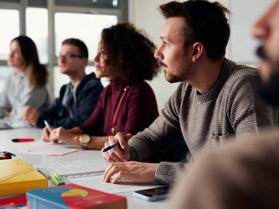 Studierende im Unterricht