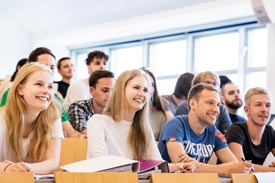 Im Hörsaal der FH Wedel