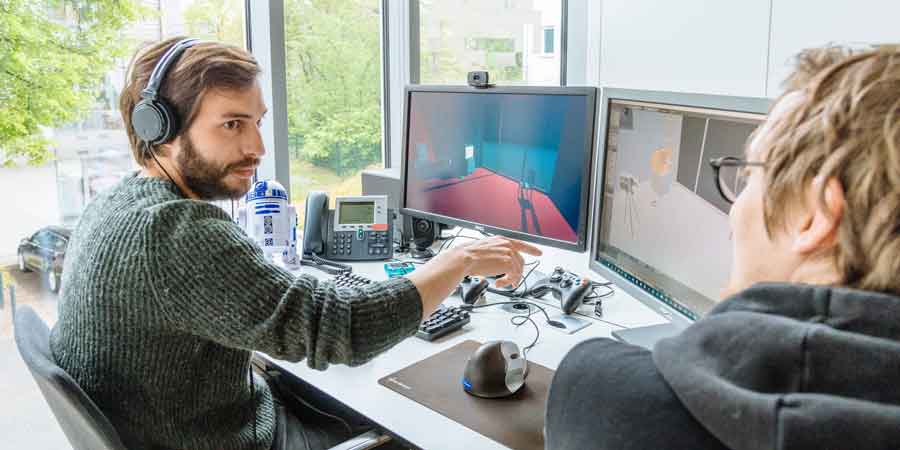 Student arbeitet am Computer
