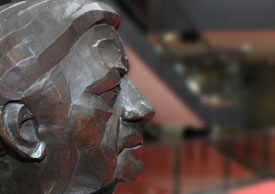 Helmut Schmidt. Bronze von Manfred Sihle-Wissel