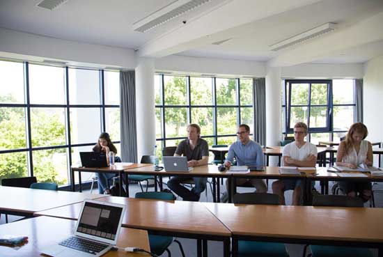 Studierende in Seminarraum