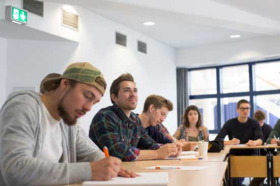 Studierende in Seminaraum