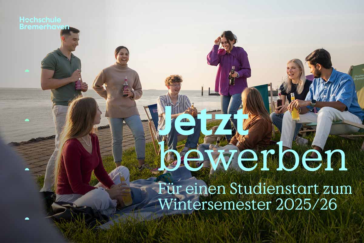 Studierende draussen im Sommer