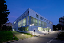 Das Hörsaal- und Medienzentrum auf dem Campus Lichtwiese der TU Darmstadt