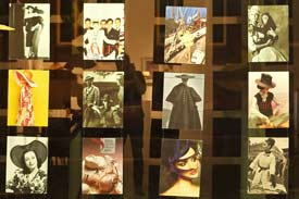 Ausstellung: viele Modebilder