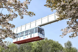 Hängebahn, die auf dem Campus der TU Dortmund fährt.