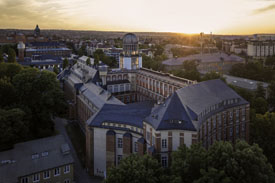 Campus der TU Dresden mit dem Beyer-Bau