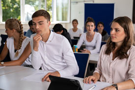 Studierende im Seminar