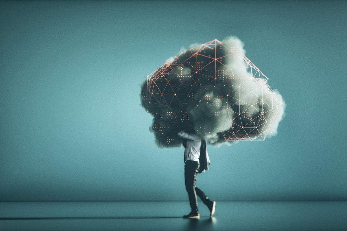 Mensch mit einer Daten-Wolke um seinen Kopf herum