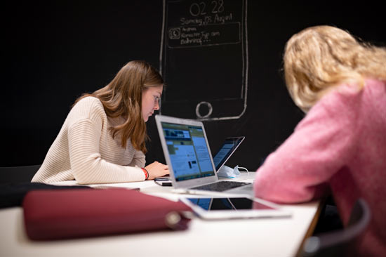 Studierende am arbeiten