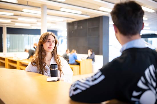 Studierende im Gespräch