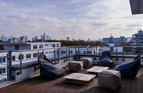 Terrasse und Aussicht über Stadt