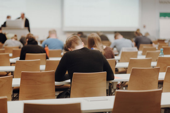 Student im Hörsaal