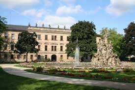 Schloss in Erlangen (Blick aus dem Schlossgarten)