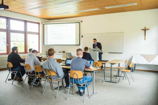 Im Seminar an der Lutherischen Theologischen Hochschule Oberursel