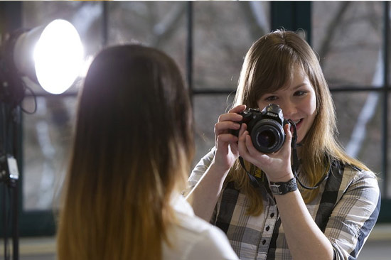 Studierende der HMKW beim Fotografieren