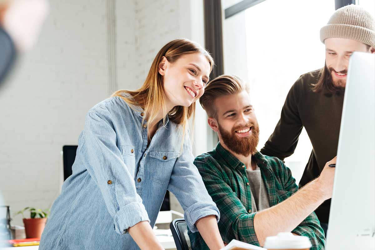 Studierende am Tisch