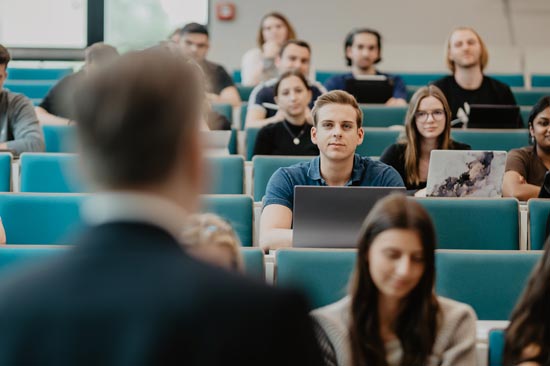 Studierende im Hörsaal