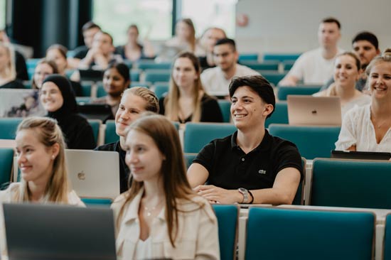 Studierende im Hörsaal