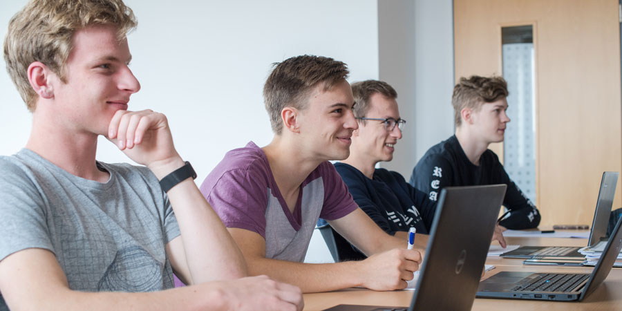 Studenten im Seminarraum