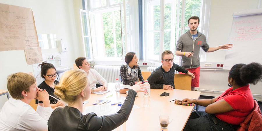 Studierende im Raum