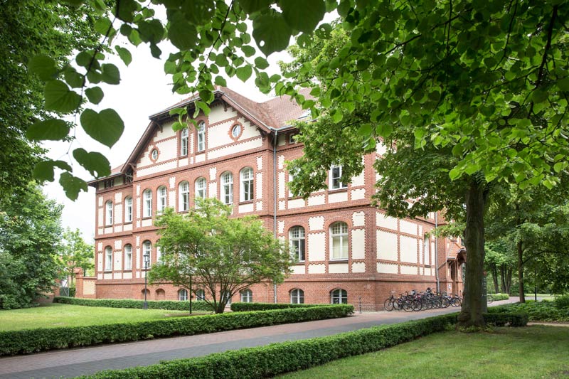 Außenansicht; Gebäude der MHB Theodor Fontane