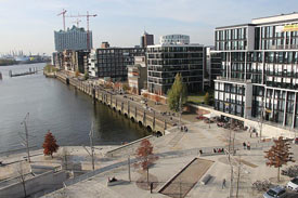 BSP Campus Hamburg – Sicht auf das Hochschulgebäude und den Hamburger Hafen