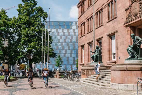 Bibliotheksgebäude von außen