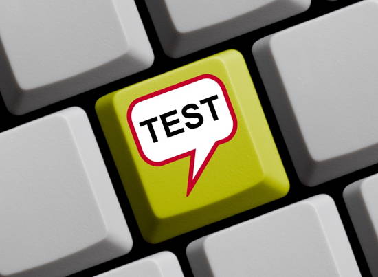 Taste Test (in Sprechblase) auf Computer-Tastatur