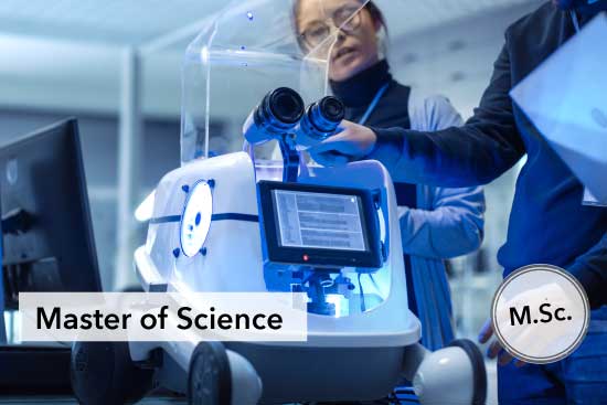 Studierende mit einem wissenschaftlichen Roboter, Master of Science, Stempel M.Sc.