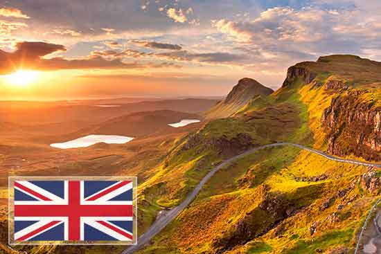 Landschaft in Schottland (Insel Skye) mit Flagge von Großbritannien – Studieren in Großbritannien