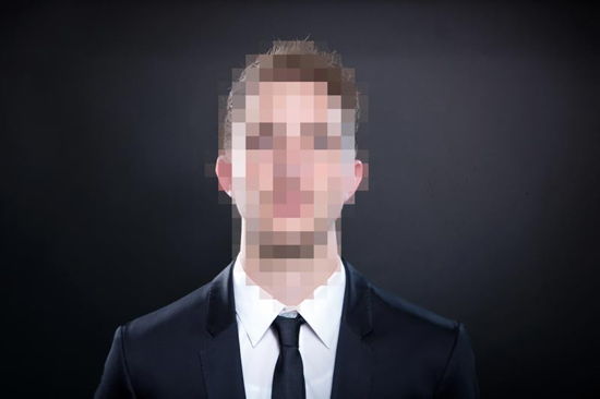 Verpixeltes Gesicht eines Mannes