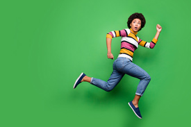 Frau läuft sehr schnell